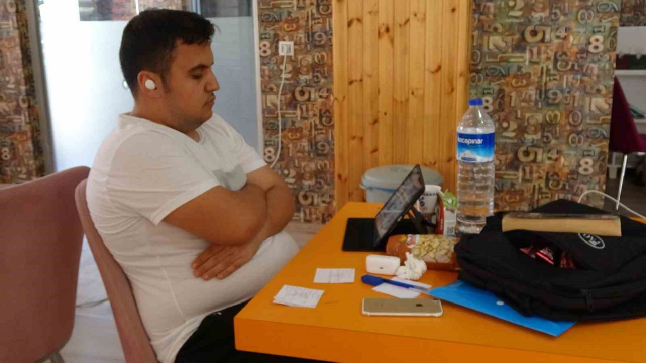 Siirt’te öğrenciler Millet Kıraathanesi’nde sınava hazırlanıyor