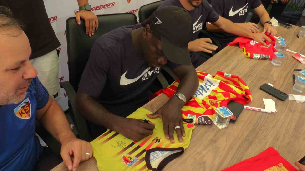 Kayserisporlu futbolcular taraftarlarla buluştu