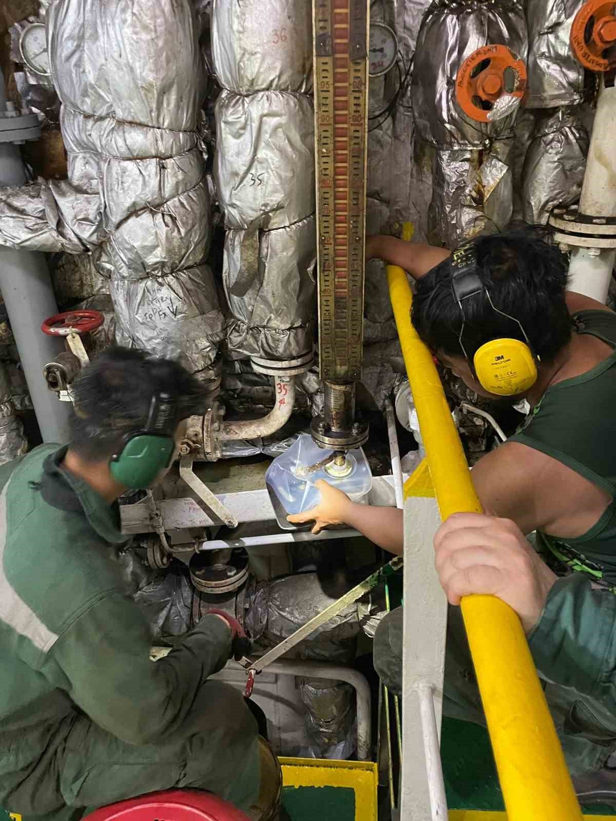 Denizde tonlarca kaçak akaryakıt yakalandı