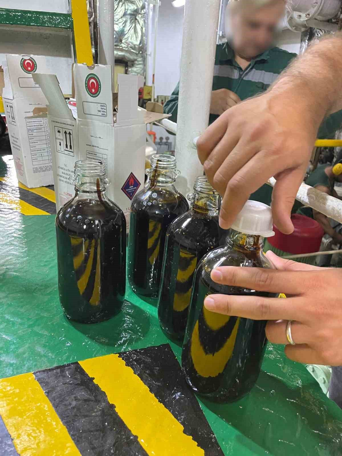 Denizde tonlarca kaçak akaryakıt yakalandı