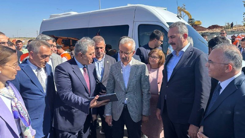 Bakan Uraloğlu, Gaziantep Şehir Hastanesi Kavşağı’nda incelemelerde bulundu