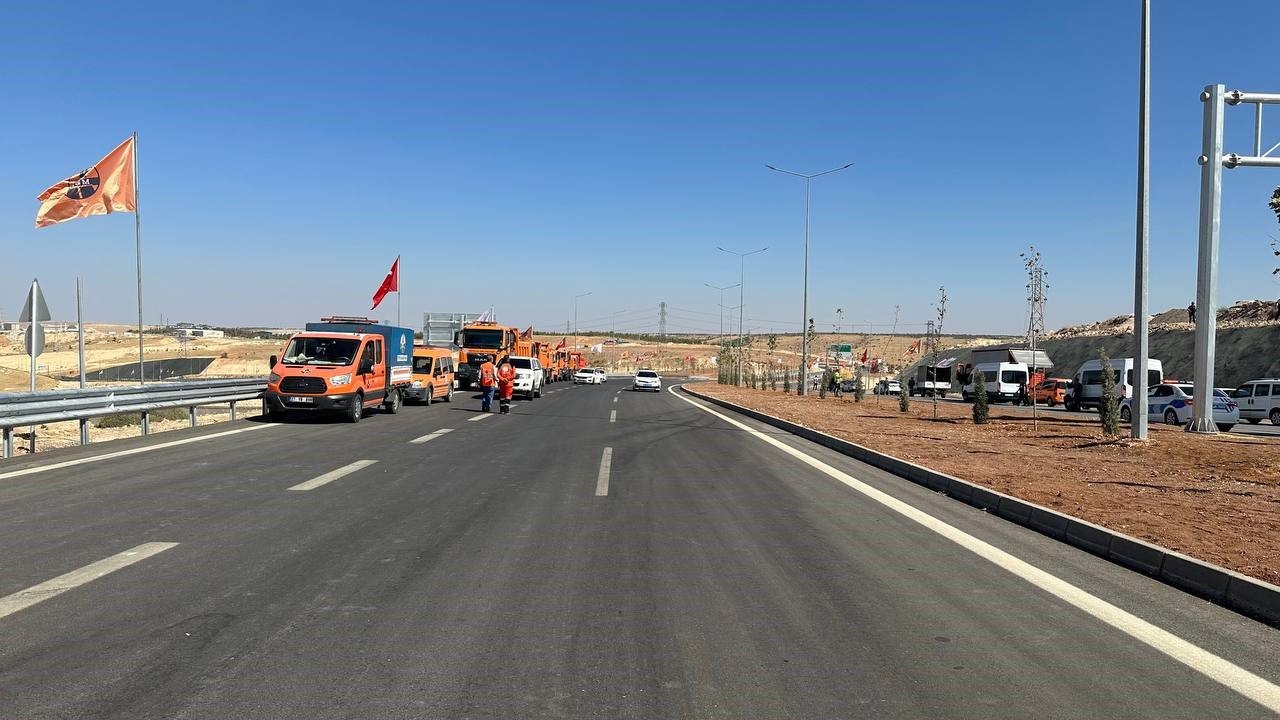 Bakan Uraloğlu, Gaziantep Şehir Hastanesi Kavşağı’nda incelemelerde bulundu