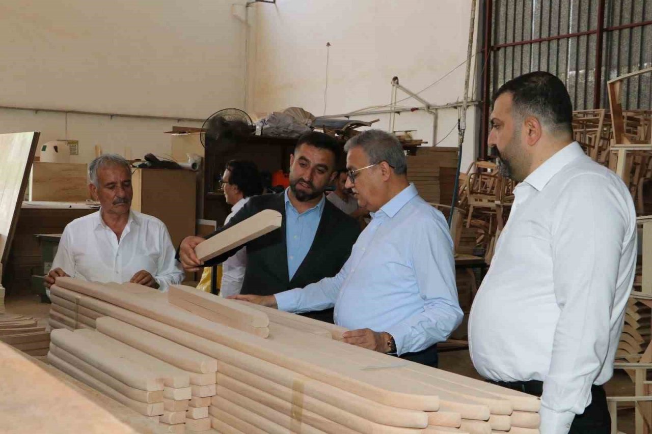 Vali Su, OSB’de faaliyet gösteren fabrikaları inceledi