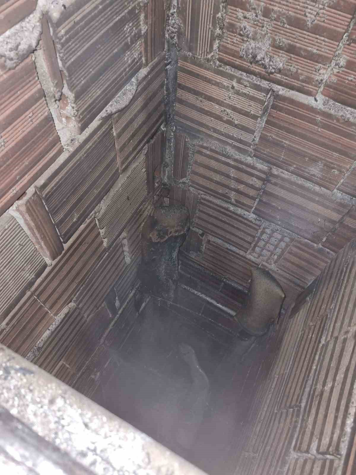 Çiftlikköy’deki binanın havalandırma boşluğunda yangın