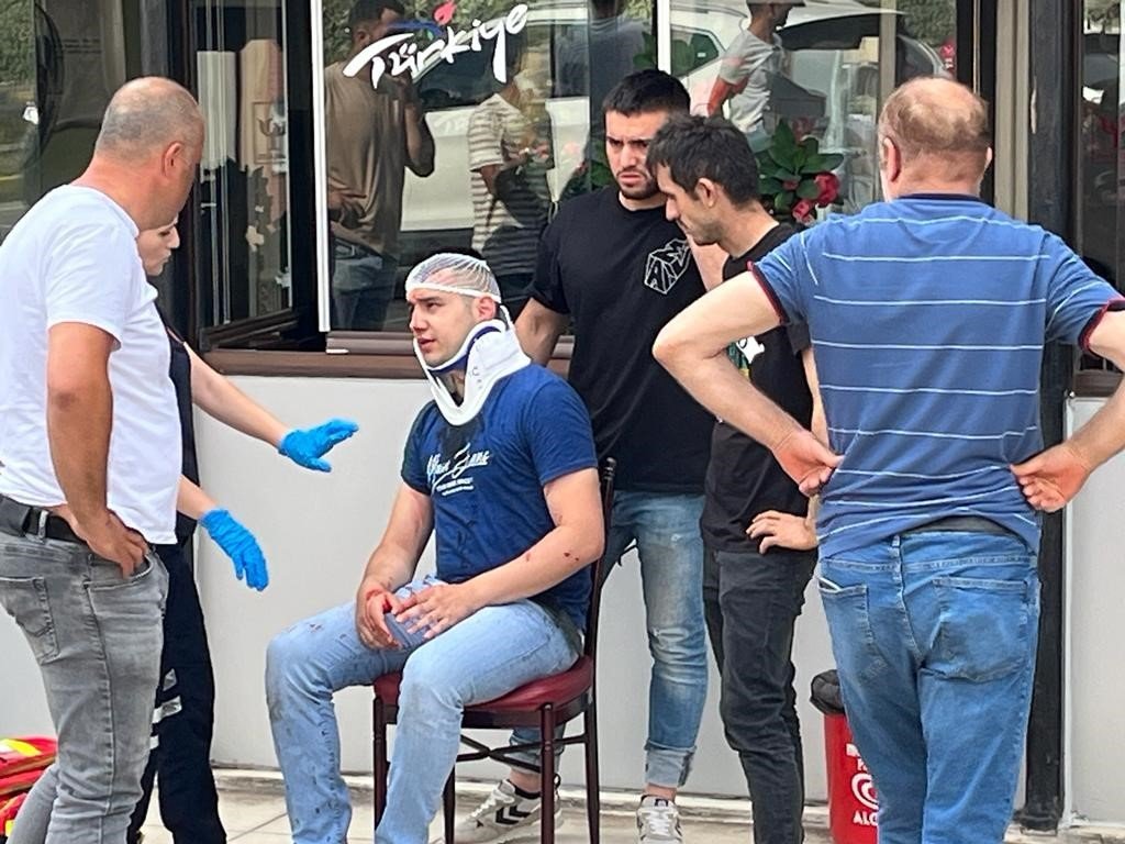 Motosiklet otomobile çarptı