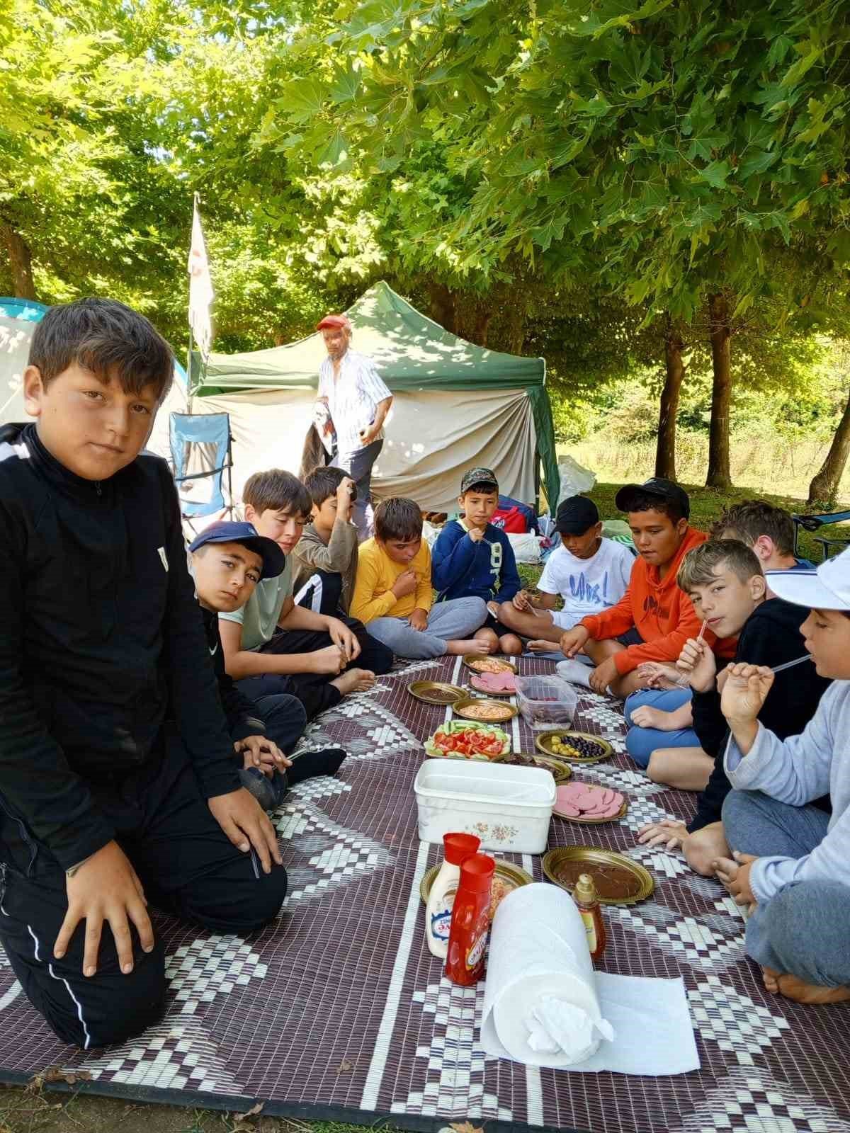Gençleri kötü alışkanlıklardan uzak tutmak için çalışıyorlar