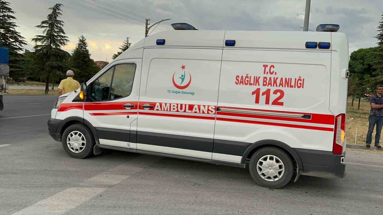 Otomobilin tır ile çarpıştığı kazada 4 kişi yaralandı