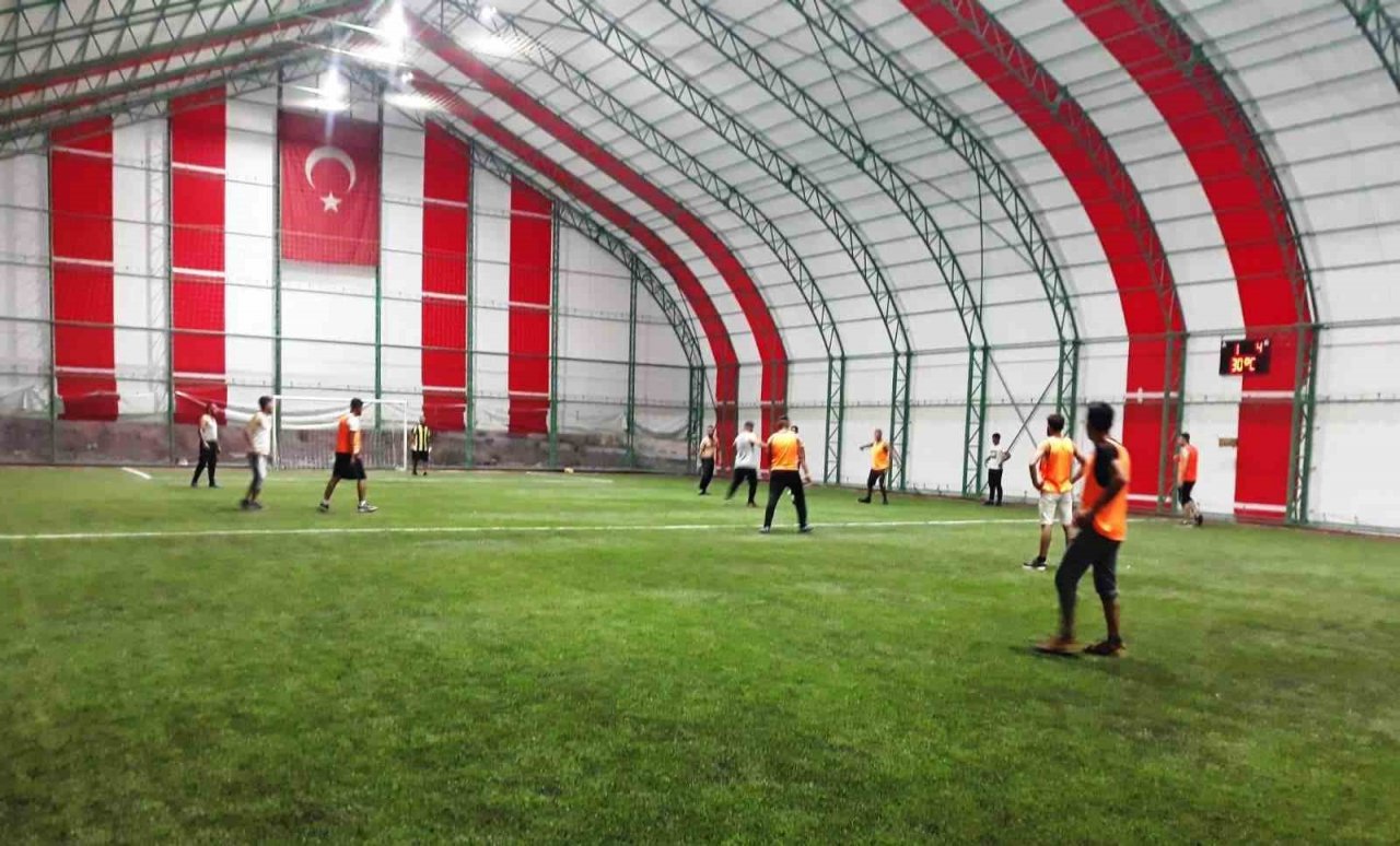 Altıntaş’ta halı futbol turnuvası