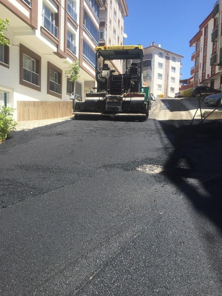 Pursaklar Belediyesi yolları yeniliyor