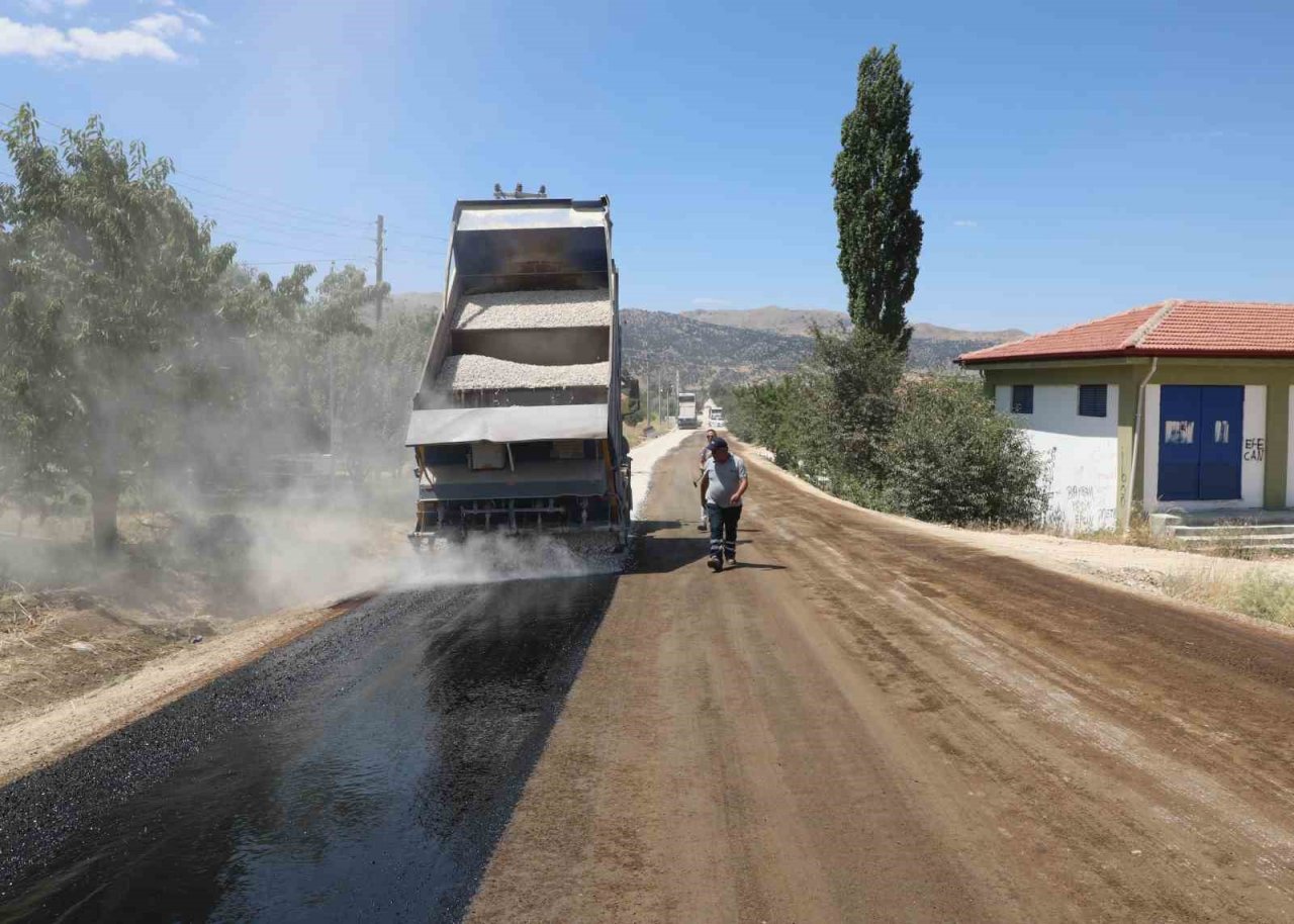 Korkuteli Varsak Yaylası 18 yıl sonra asfalta kavuştu