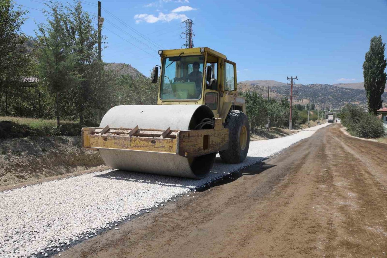 Korkuteli Varsak Yaylası 18 yıl sonra asfalta kavuştu