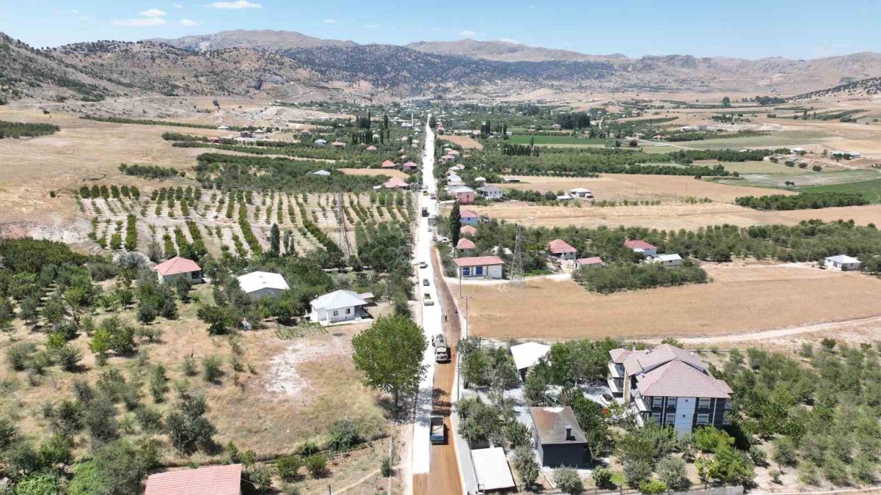 Korkuteli Varsak Yaylası 18 yıl sonra asfalta kavuştu