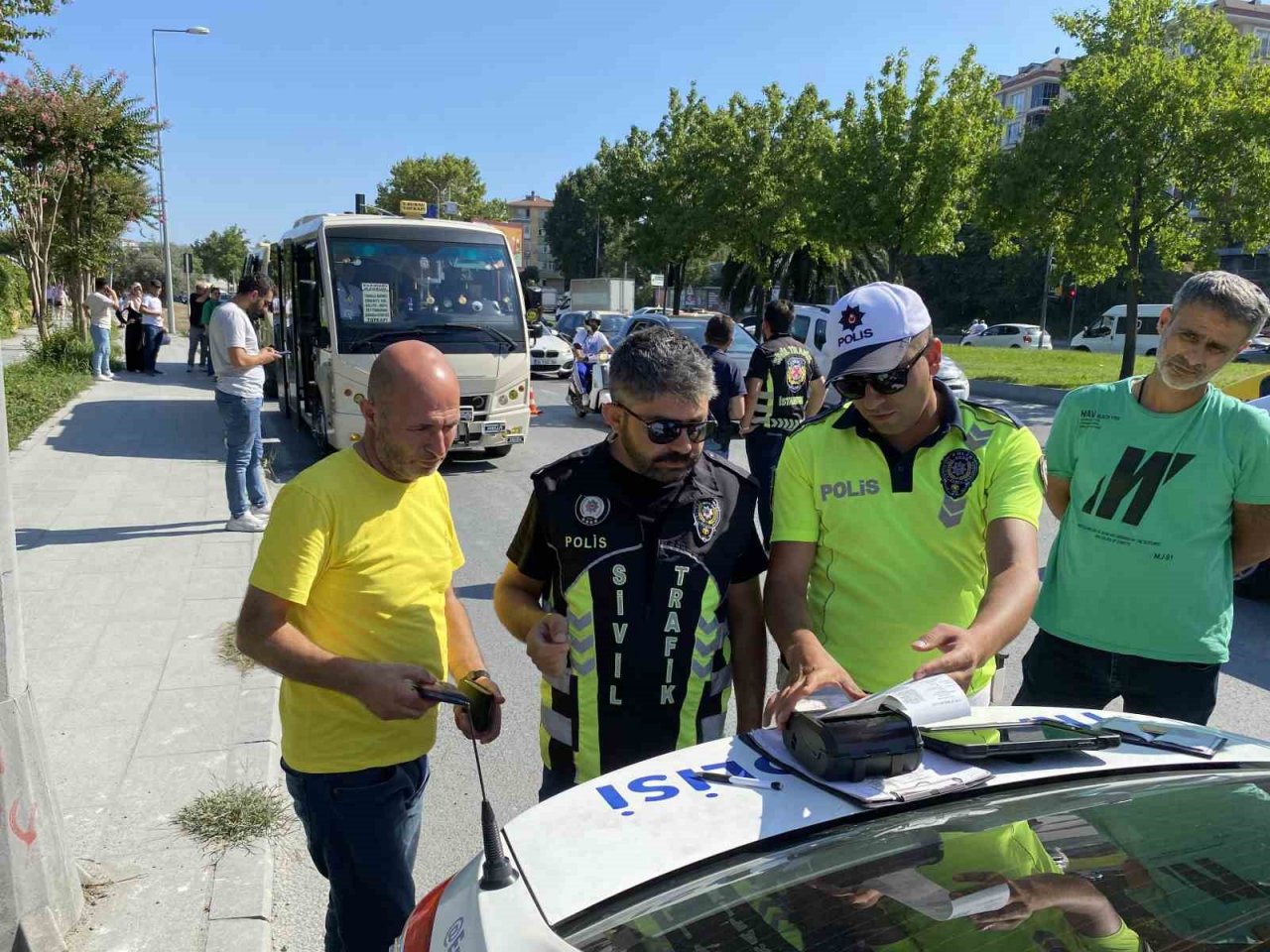 Bakırköy’de kemer takmayınca ceza kesilen minibüsçüden "Havalar çok sıcak" savunması