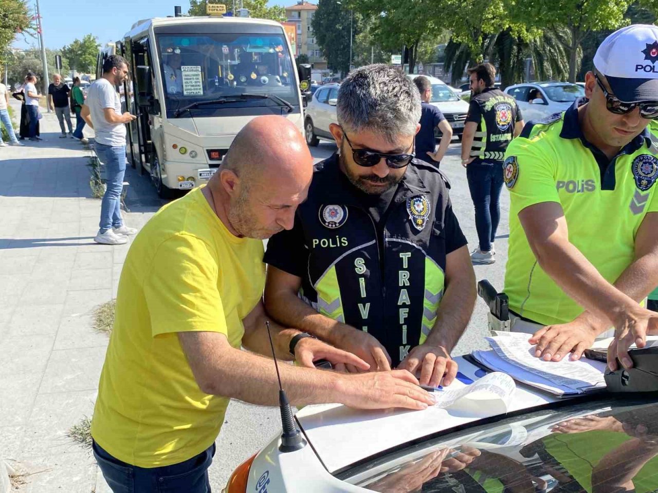 Bakırköy’de kemer takmayınca ceza kesilen minibüsçüden "Havalar çok sıcak" savunması
