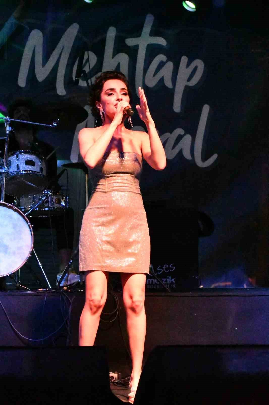 Balıkçılar Meydanı’ndaki konser yoğun ilgi gördü