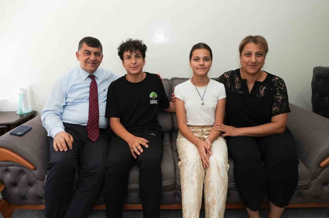 Başarının gururunu birlikte yaşadılar