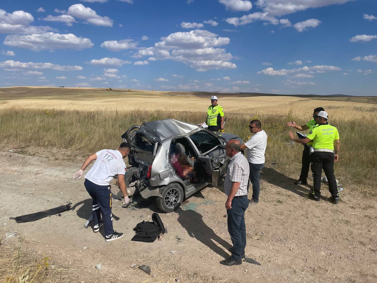 Mikser otomobile arkadan çarptı: 2 ölü, 1 yaralı