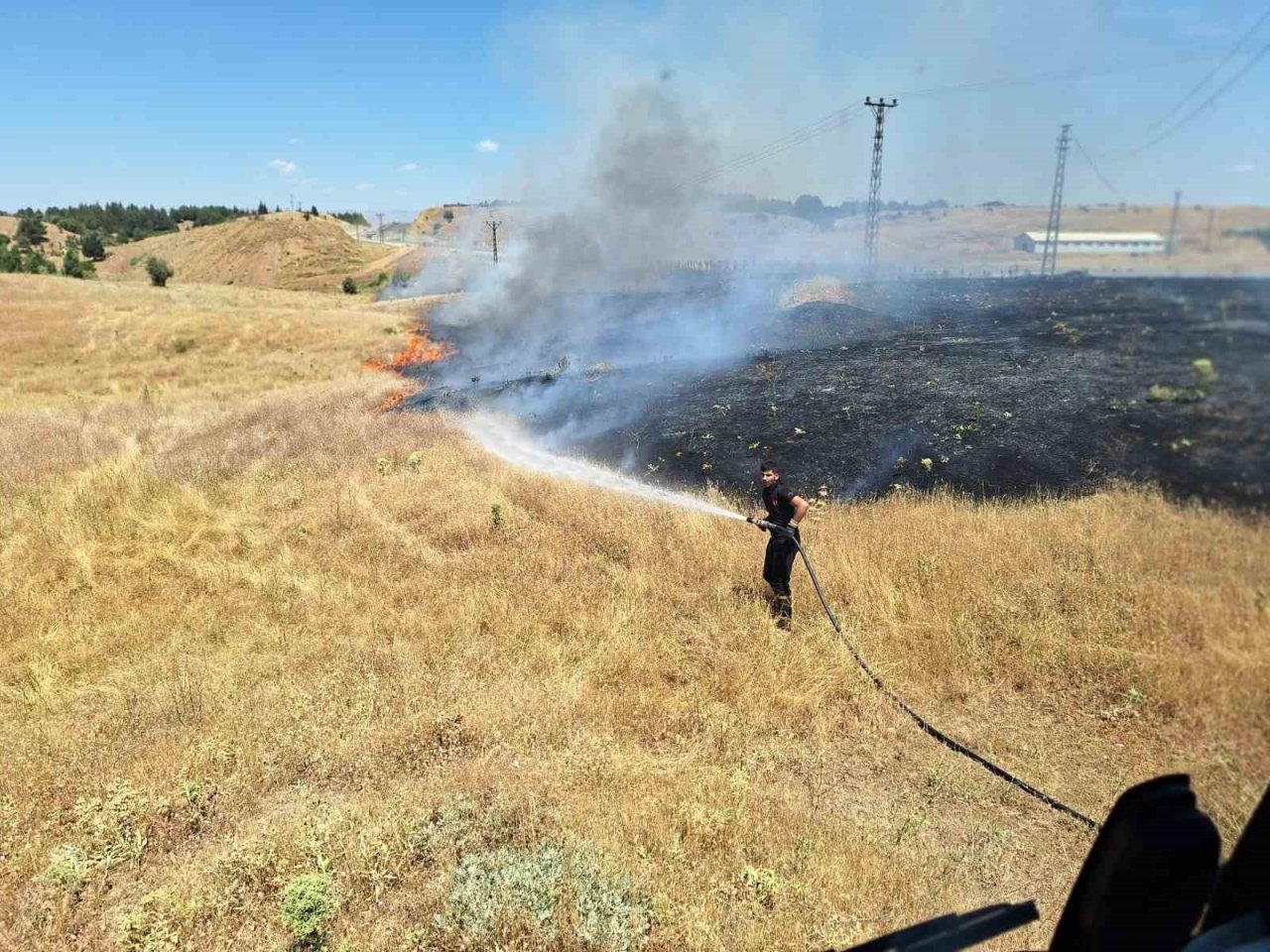 Bingöl’de anız yangını büyümeden söndürüldü