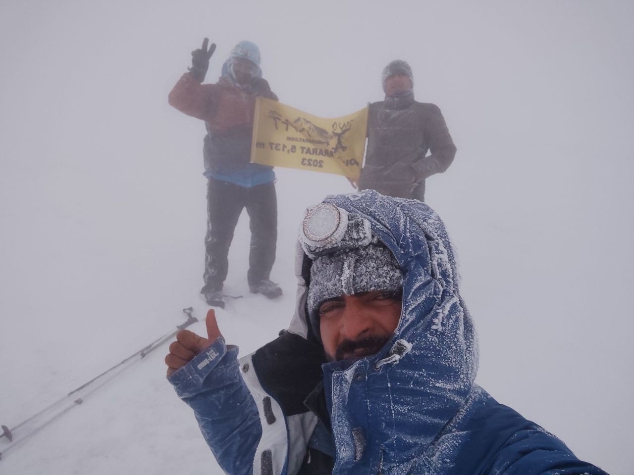 Yabancı turistler Ağrı Dağı zirvesinde