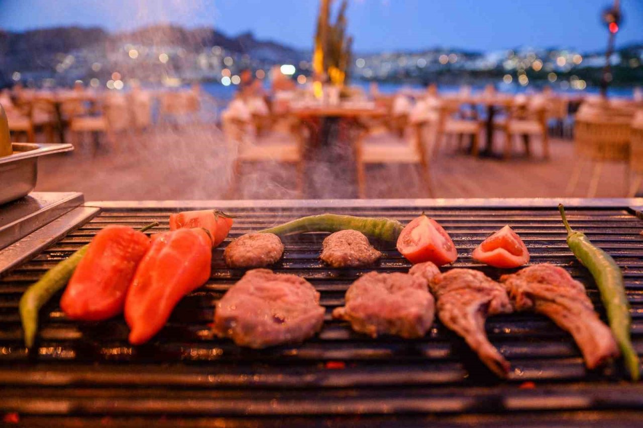 Küçük İskele muhteşem lezzetleri ile misafirlerini ağırlıyor