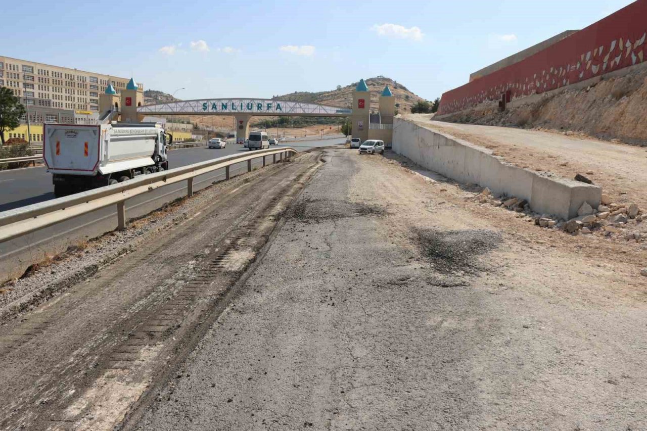 Büyükşehir Belediyesi İpekyol Bulvarı yan yolunu asfaltla buluşturdu