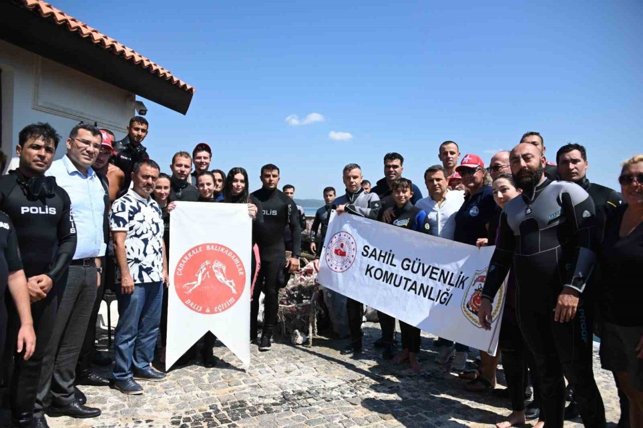 ‘Tarihi Alan’da kıyı ve deniz dibi temizliği yapıldı