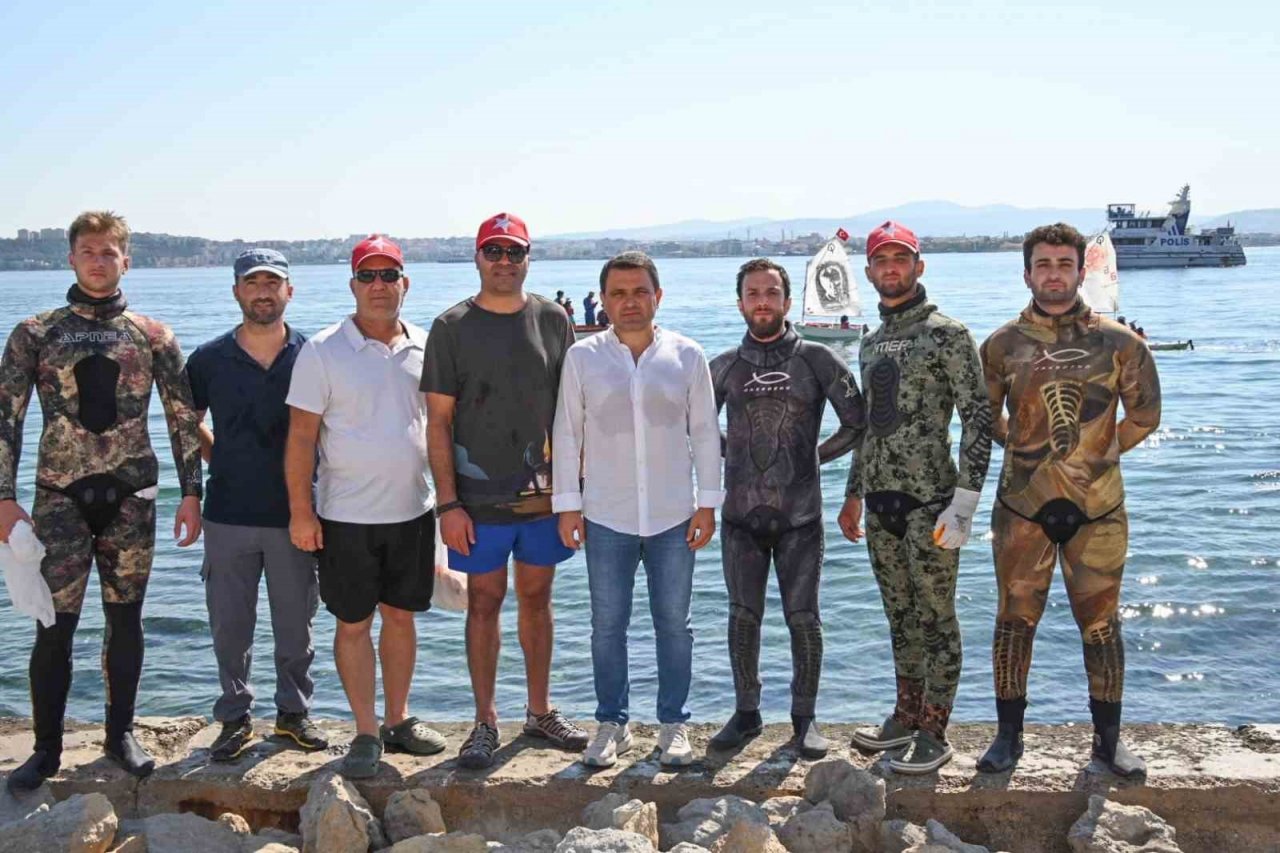 ‘Tarihi Alan’da kıyı ve deniz dibi temizliği yapıldı