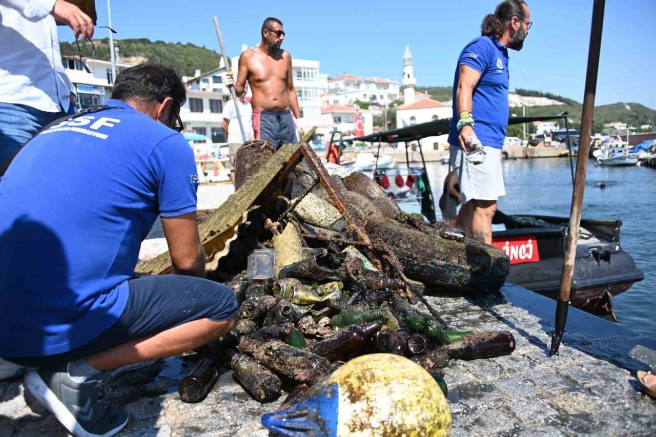 ‘Tarihi Alan’da kıyı ve deniz dibi temizliği yapıldı