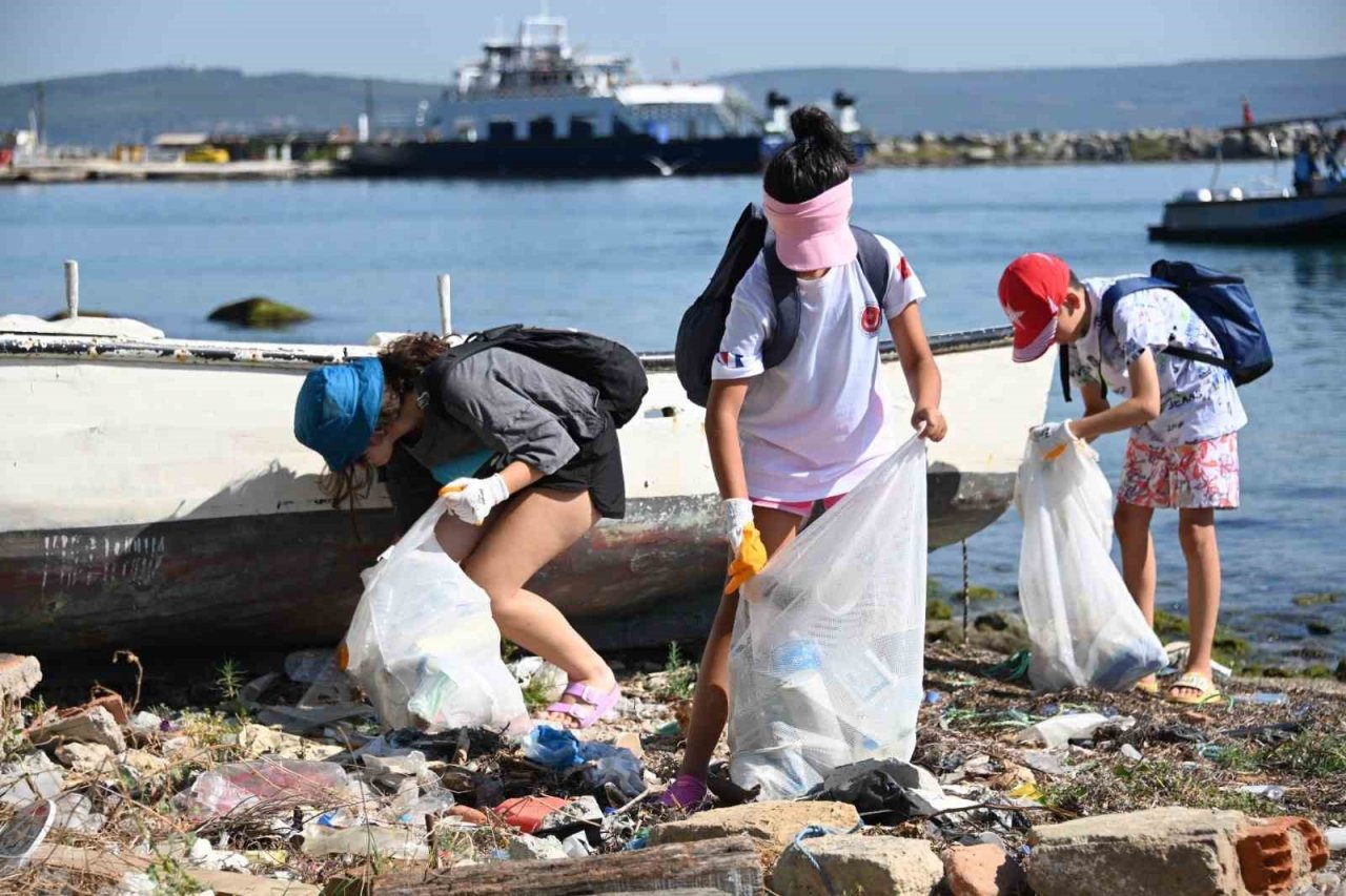 ‘Tarihi Alan’da kıyı ve deniz dibi temizliği yapıldı