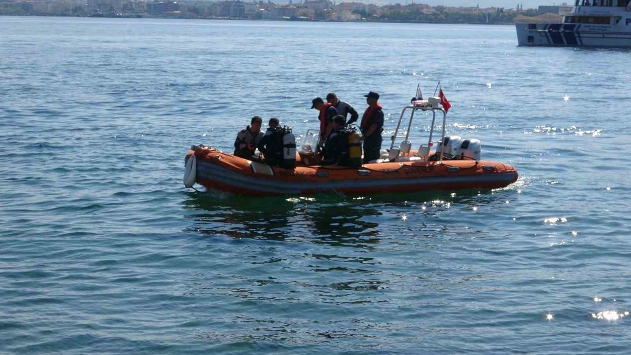 ‘Tarihi Alan’da kıyı ve deniz dibi temizliği yapıldı