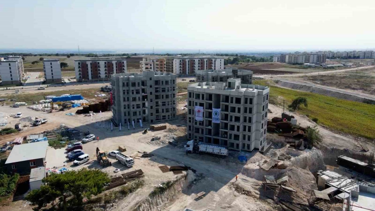 Bakan Özhaseki: “Adana’da 21 bin 21 konut inşa edilecek”
