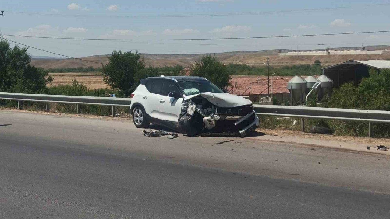 Çorum’da otomobil ile cip kavşakta çarpıştı: 4 yaralı