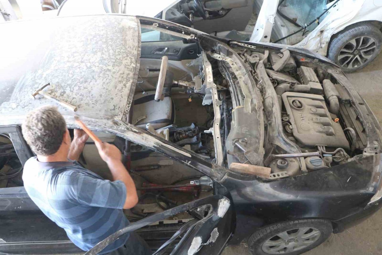 Enkazdan çıkan araçlar ustaların elinde yeniden ekonomiye kazandırılıyor