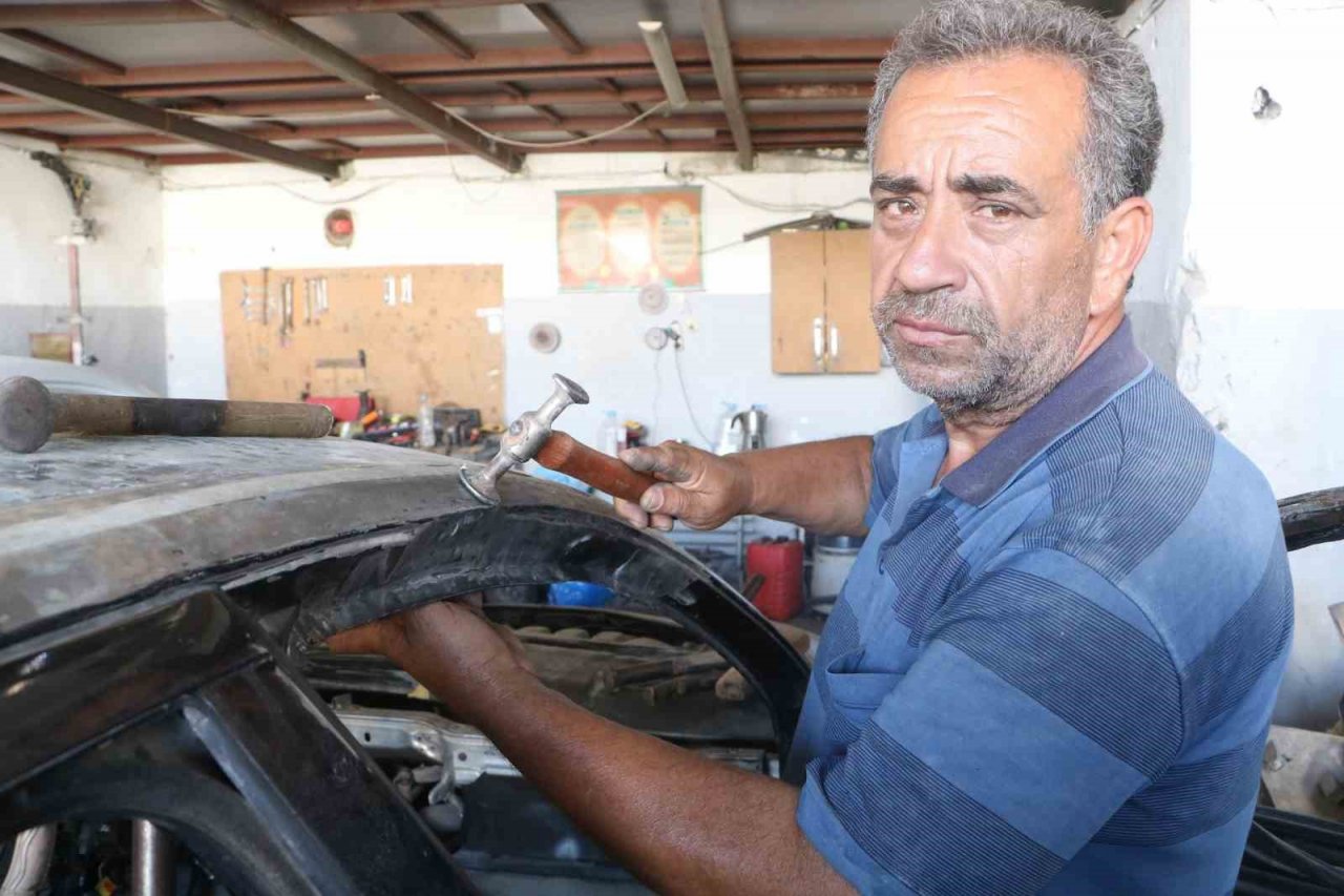 Enkazdan çıkan araçlar ustaların elinde yeniden ekonomiye kazandırılıyor