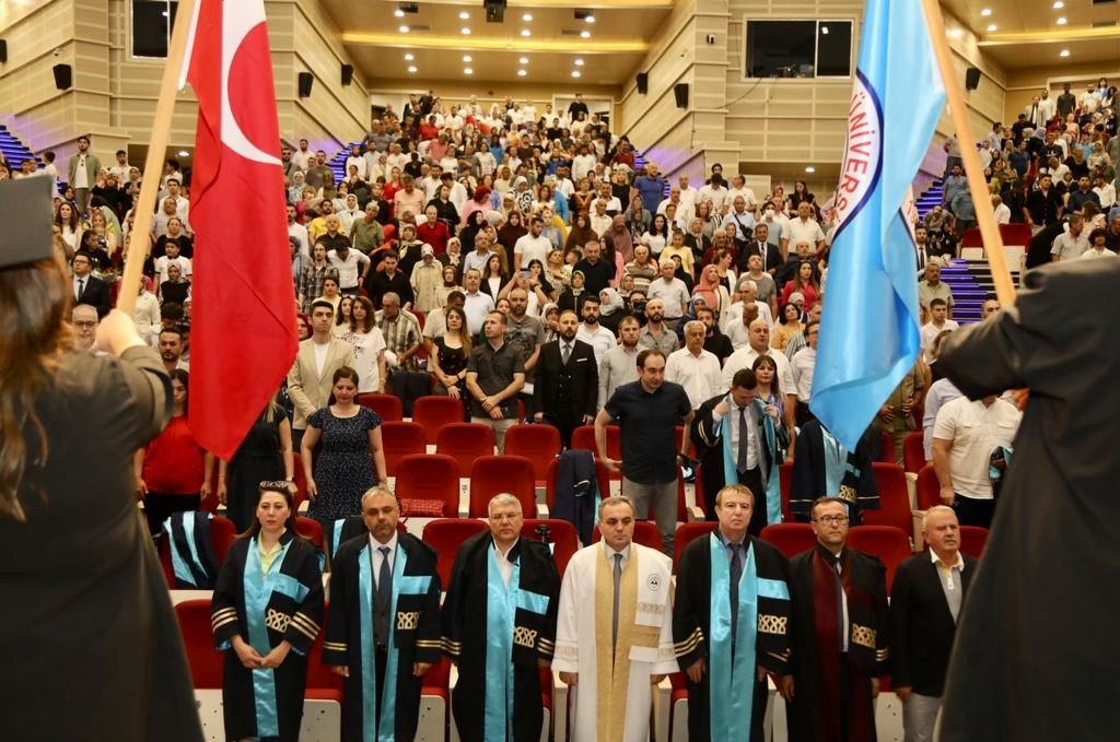 ERÜ İktisadi ve İdari Bilimler Fakültesi’nde mezuniyet sevinci