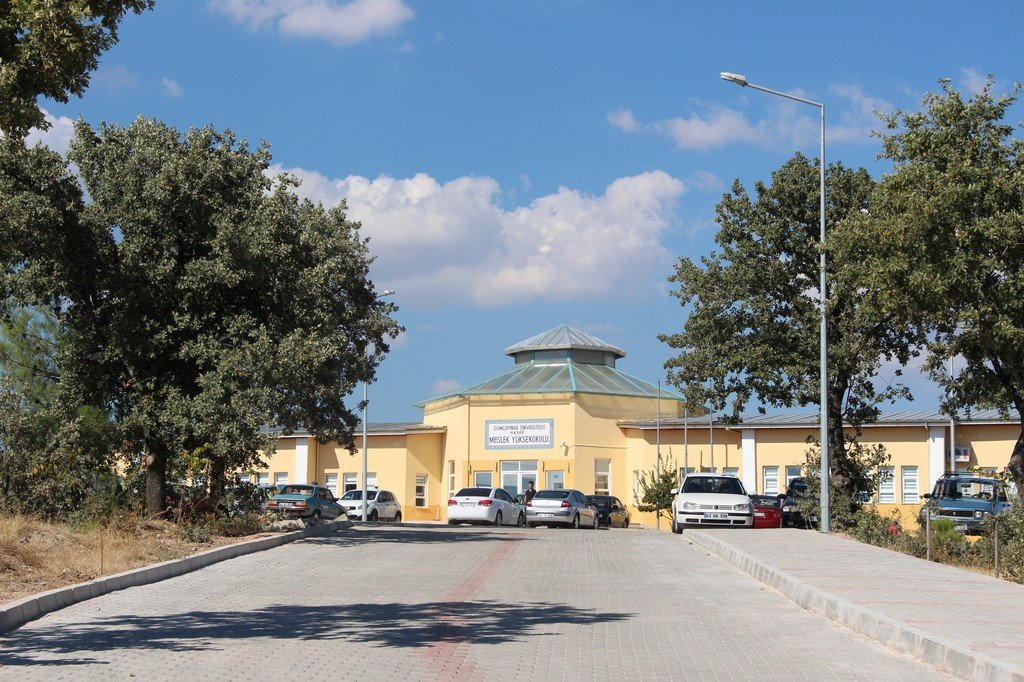 Gediz Meslek Yüksekokulu 11 bölümü ile yeni öğrencilerini bekliyor