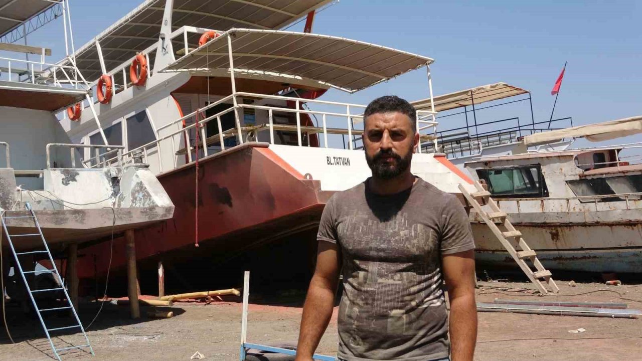 Vanlı balıkçılar teknelerini kış sezonuna hazırlıyor