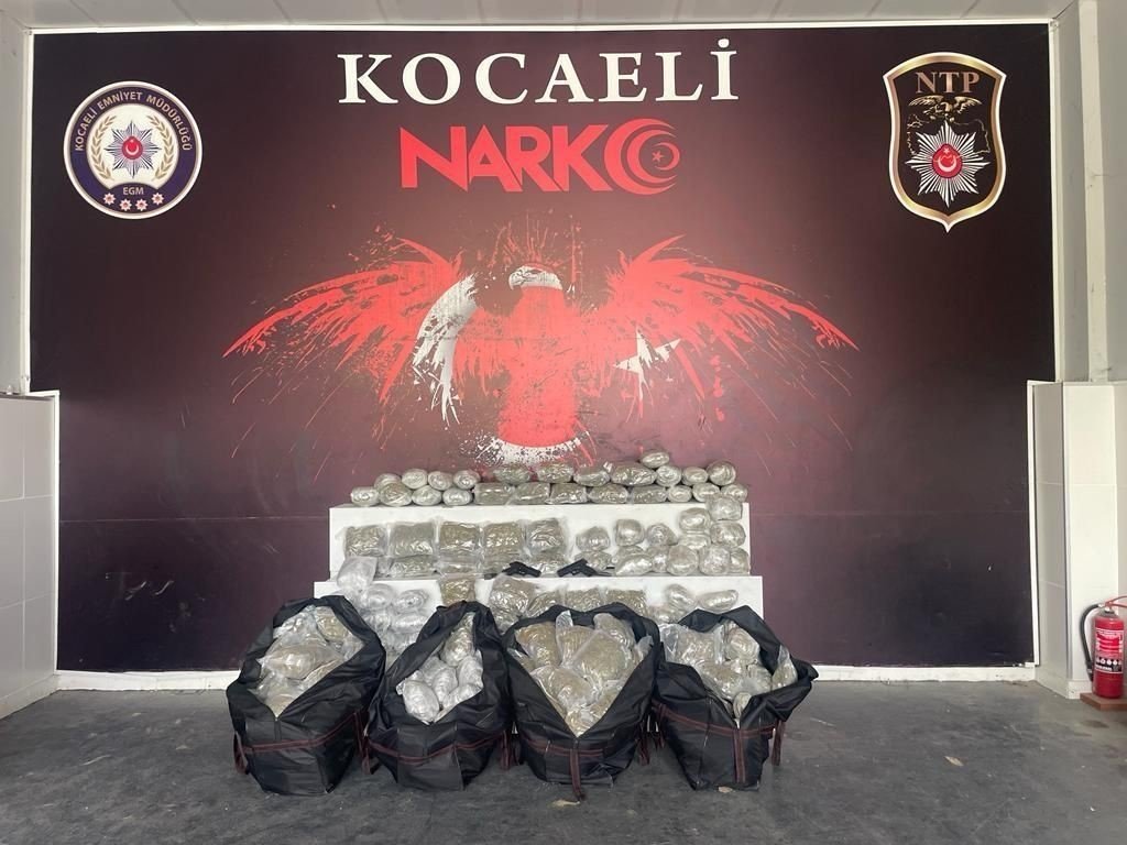 119 kilo uyuşturucuyla TEM’de polisi peşine takan zanlılar tutuklandı