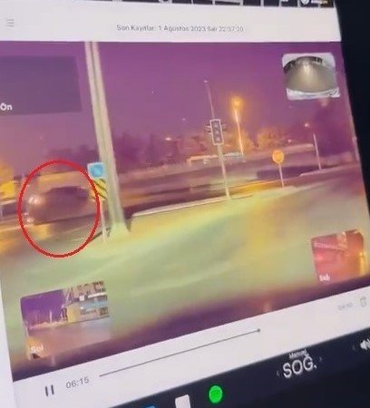 Alkollü sürücünün kullandığı cip sinyalizasyon direğine çarpıp yan yattı: O anlar kamerada