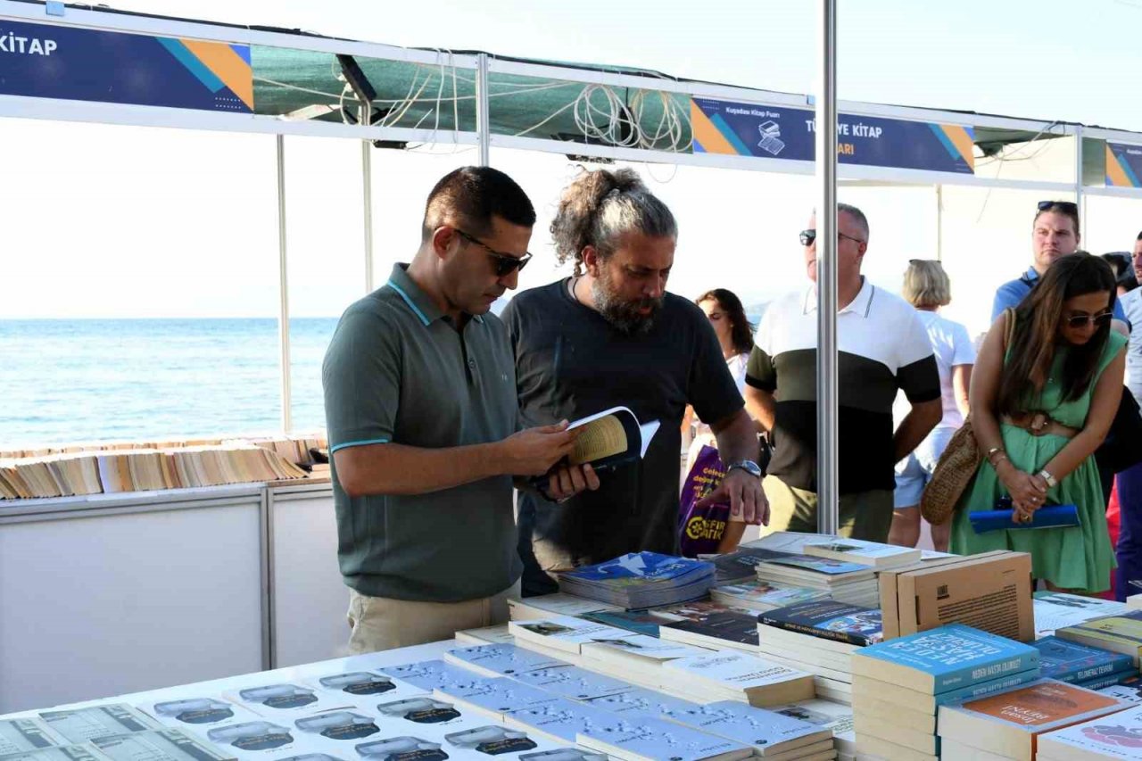 Kuşadası Kitap Fuarı kapılarını açtı
