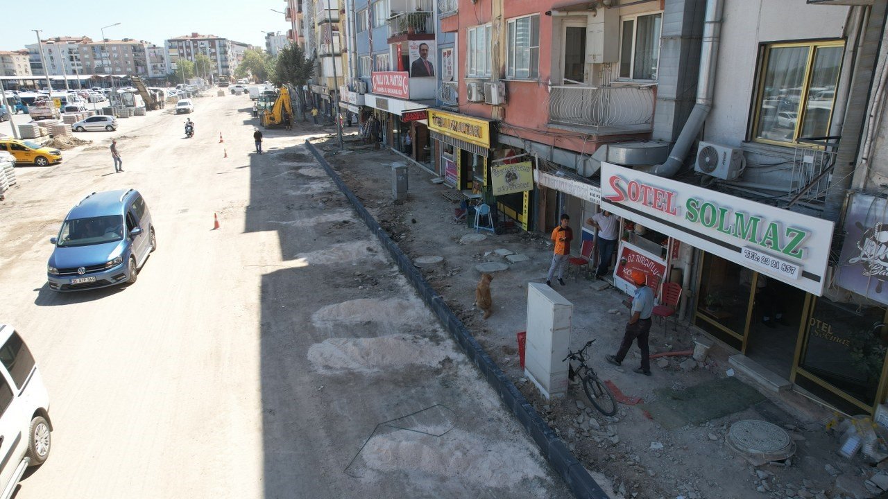 Manisa’da 2. etap prestij cadde düzenlemesi için üstyapı çalışması başladı