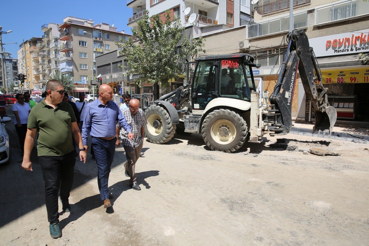 Manisa’da 2. etap prestij cadde düzenlemesi için üstyapı çalışması başladı