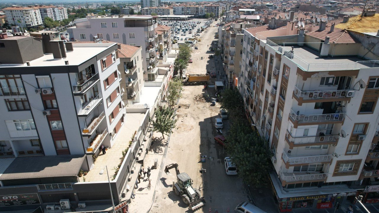 Manisa’da 2. etap prestij cadde düzenlemesi için üstyapı çalışması başladı
