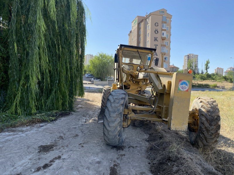 Melikgazi daha temiz bir çevre için boş alanların temizliğini yapıyor