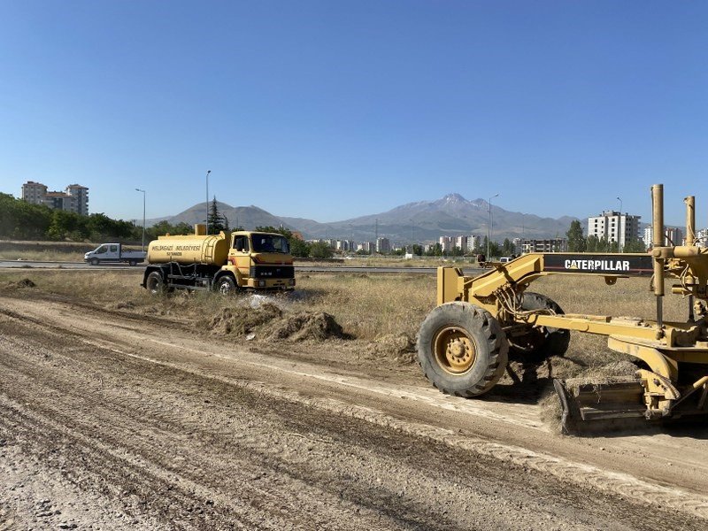 Melikgazi daha temiz bir çevre için boş alanların temizliğini yapıyor
