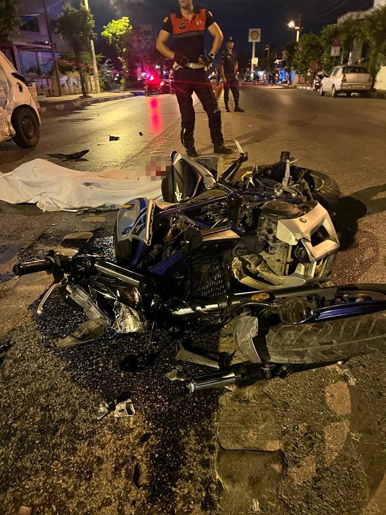 Aşırı hız ve kural ihlali 22 yaşındaki genci hayattan kopardı