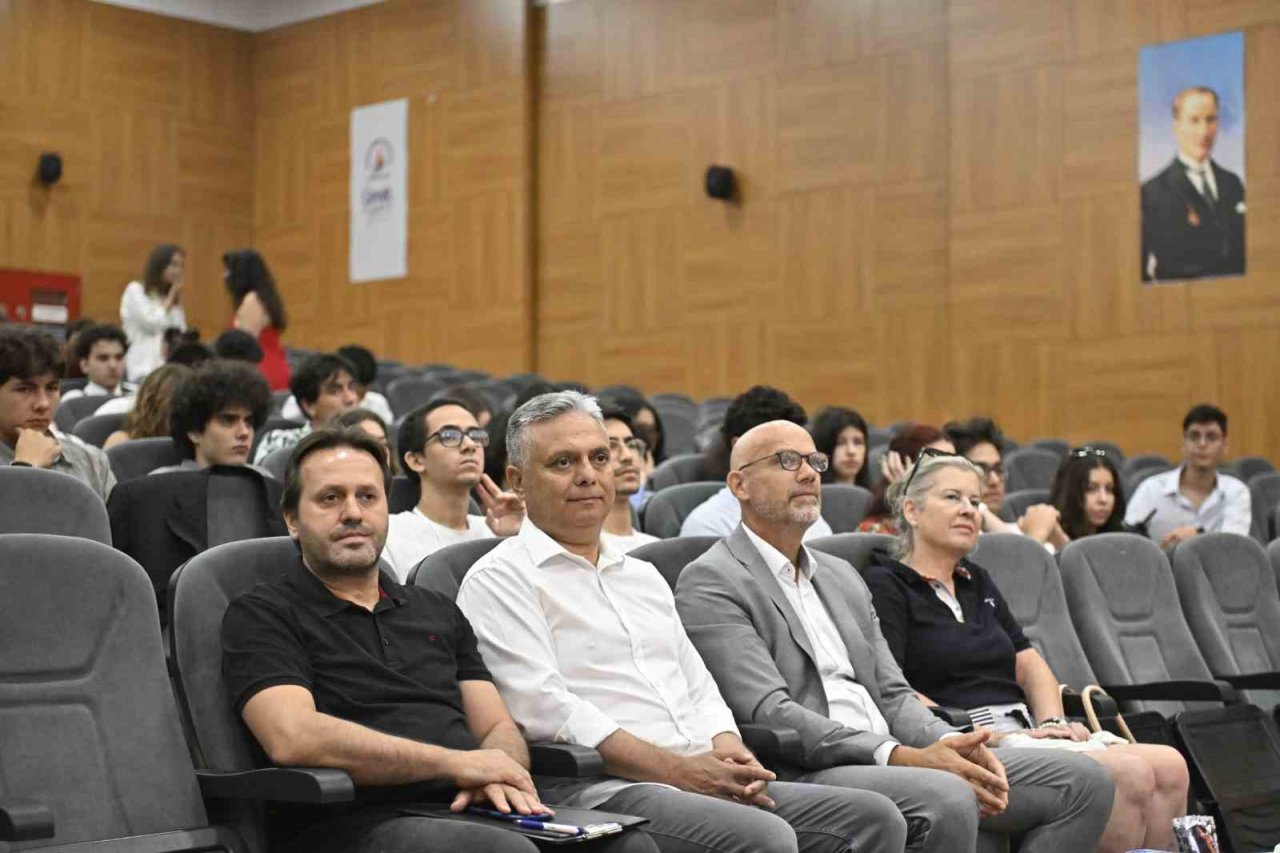 Başkan Uysal: “Gençler değiştirebilir”