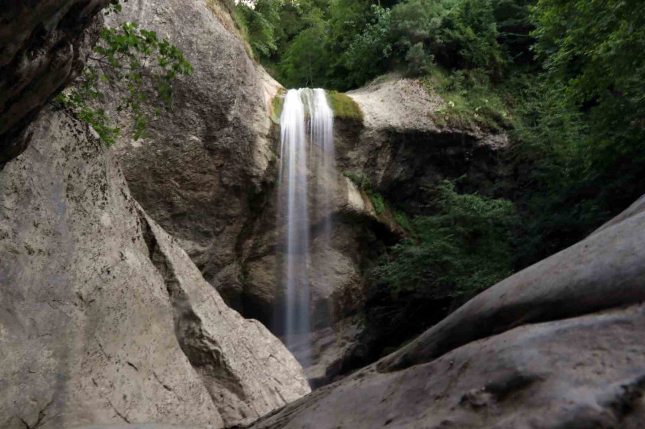 Bu güzelliği görebilmek için kilometrelerce yol yürüyorlar