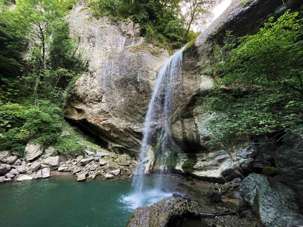 Bu güzelliği görebilmek için kilometrelerce yol yürüyorlar