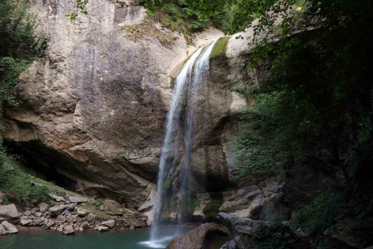 Bu güzelliği görebilmek için kilometrelerce yol yürüyorlar